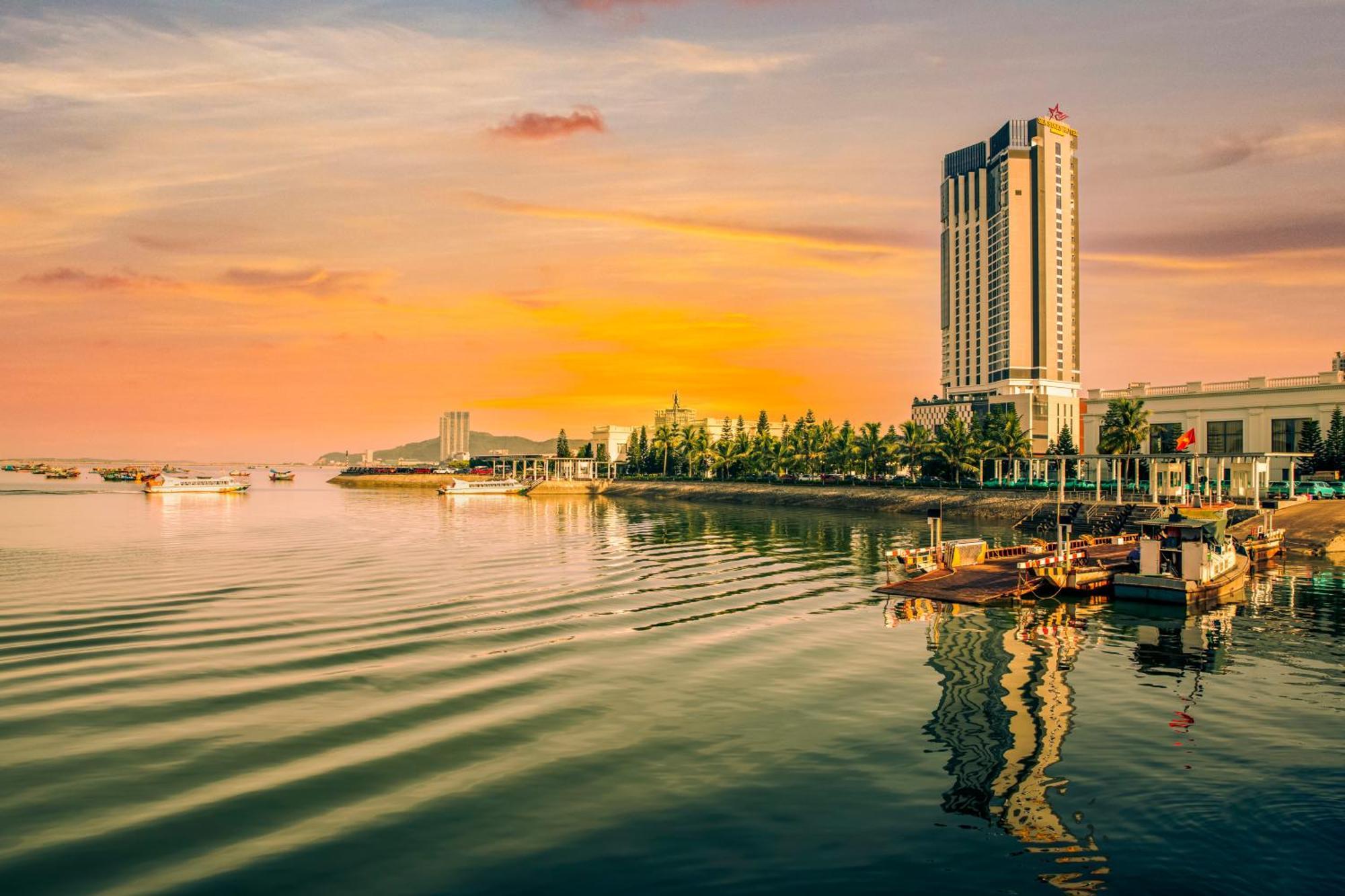 Radisson Blu Ha Long Bay Hotel Екстериор снимка